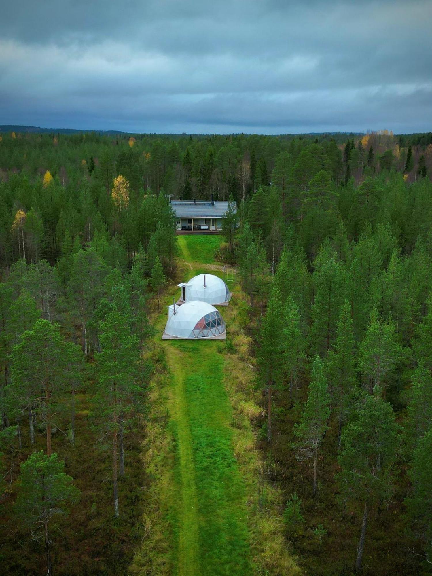 Aurora Igloo Fireplace-Heated Tents In A Secret Forest With Private Jacuzzi And Shared Sauna Bathroom And Dog Friendly Rovaniemi Exterior foto